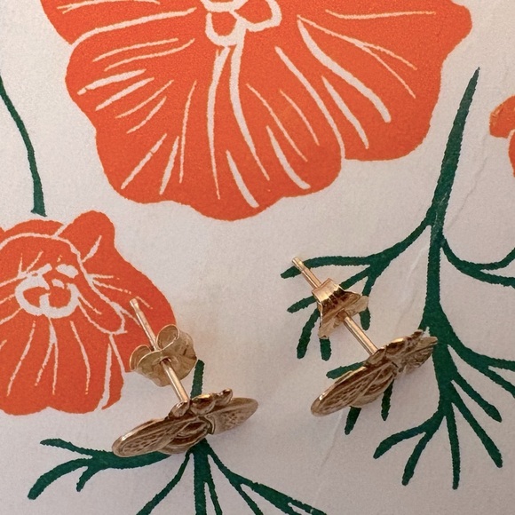 NEW SOLID 14K Gold Bee Stud Earrings - Picture 2 of 5